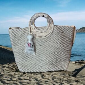 NWT AMERICA & BEYOND CREAM & GOLD BEACH TOTE WITH WOOD HANDLE CROSSBODY STRAP